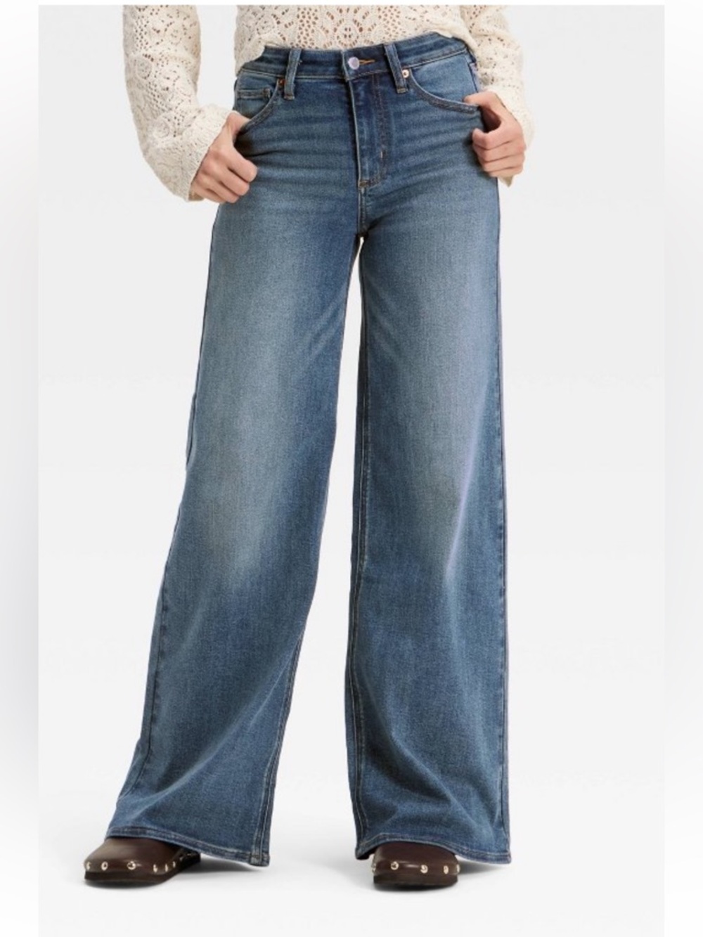 Women's High-Rise Wide Leg Jeans - Universal Thread™ Vintage Medium
Wash 00 Long